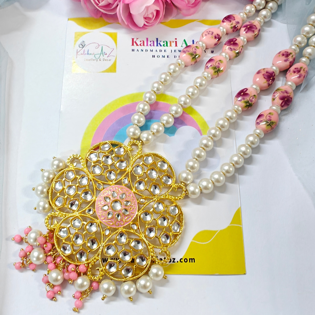 WHITE PEACH ROYAL ELEGANCE